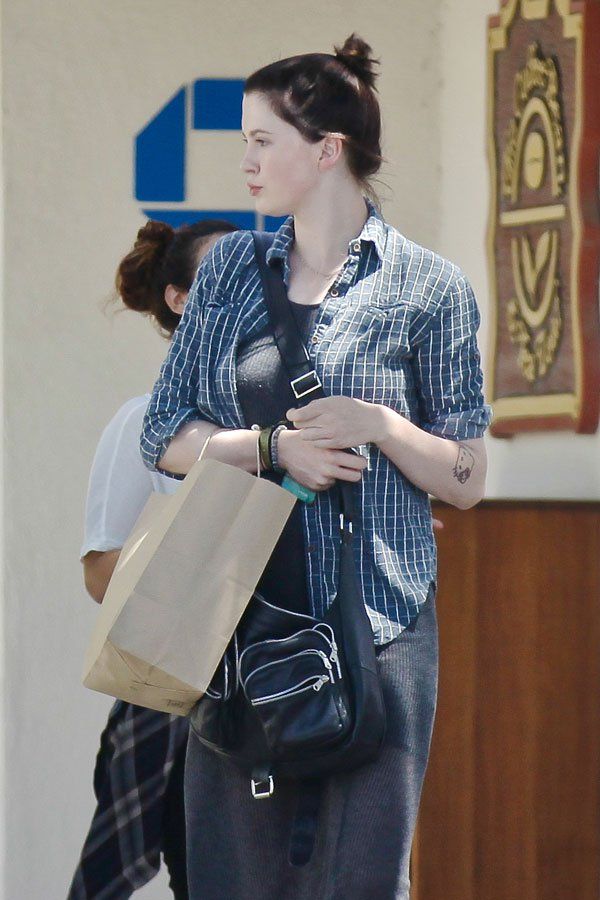 ireland-baldwin-rehab-black-hair-malibu-005 3db62