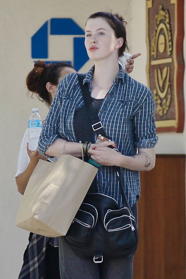 ireland-baldwin-rehab-black-hair-malibu-009 743f0