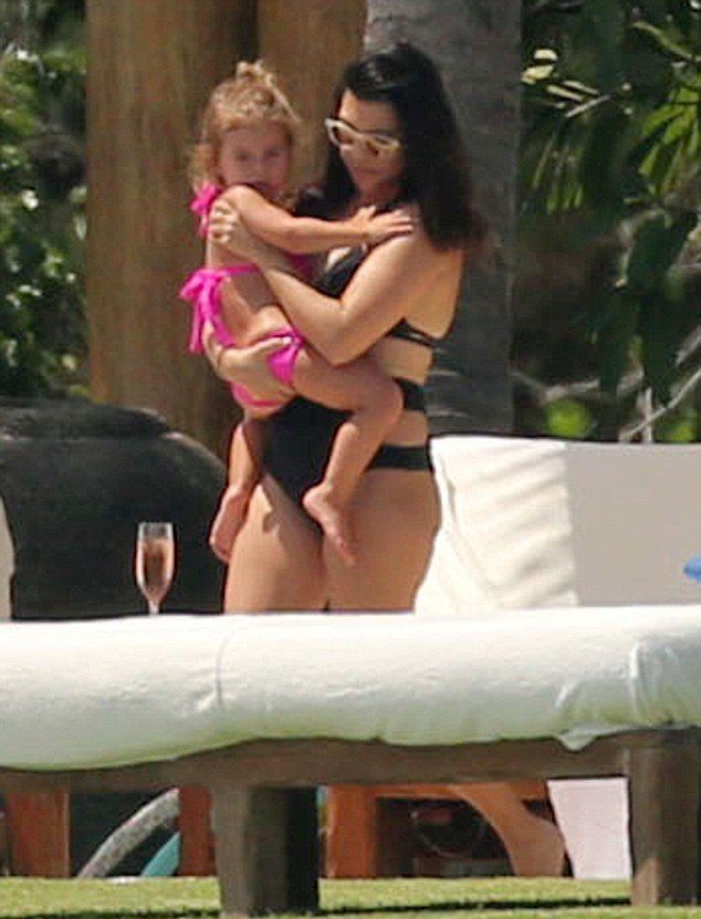 286FCAE700000578-3073158-image-a-14 1431061119755 2ff7d