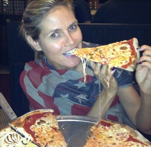 heidi-klum-eating-pizza- svxj 65c9d