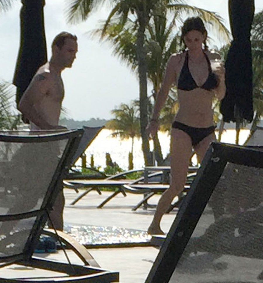 courteney-cox-bikini-body-cancun-mexico-vacation-fiance-johnny-mcdaid-7 ce1de