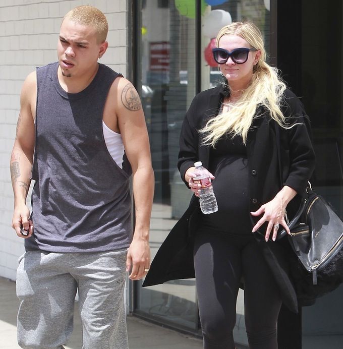 evan-ross-ashlee-simpson-pregnant fdc8e
