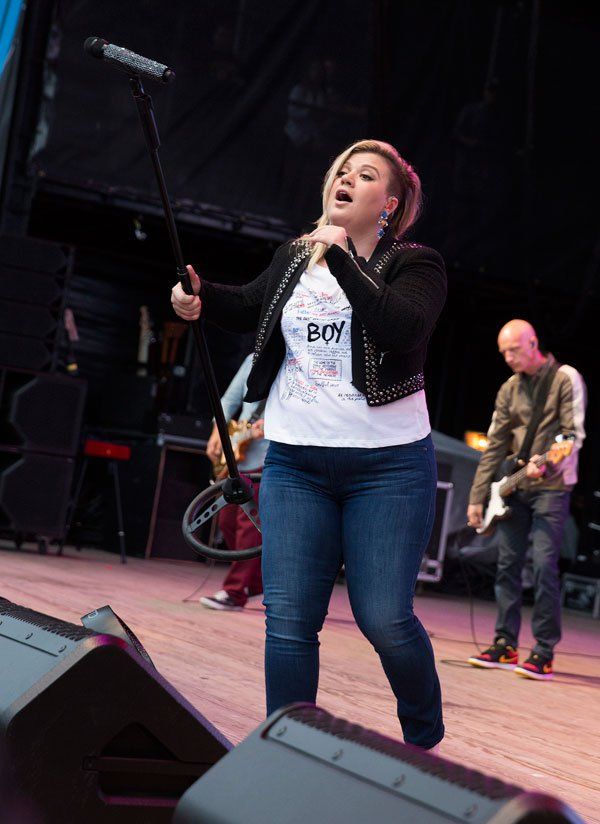 kelly-clarkson-health-danger-weight-01 d8aeb 03dea