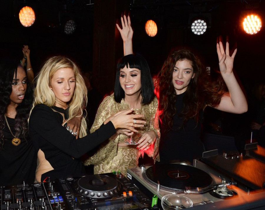 Ellie-Goulding-Katy-Perry-Lorde-took-over-DJing-duties 72bae