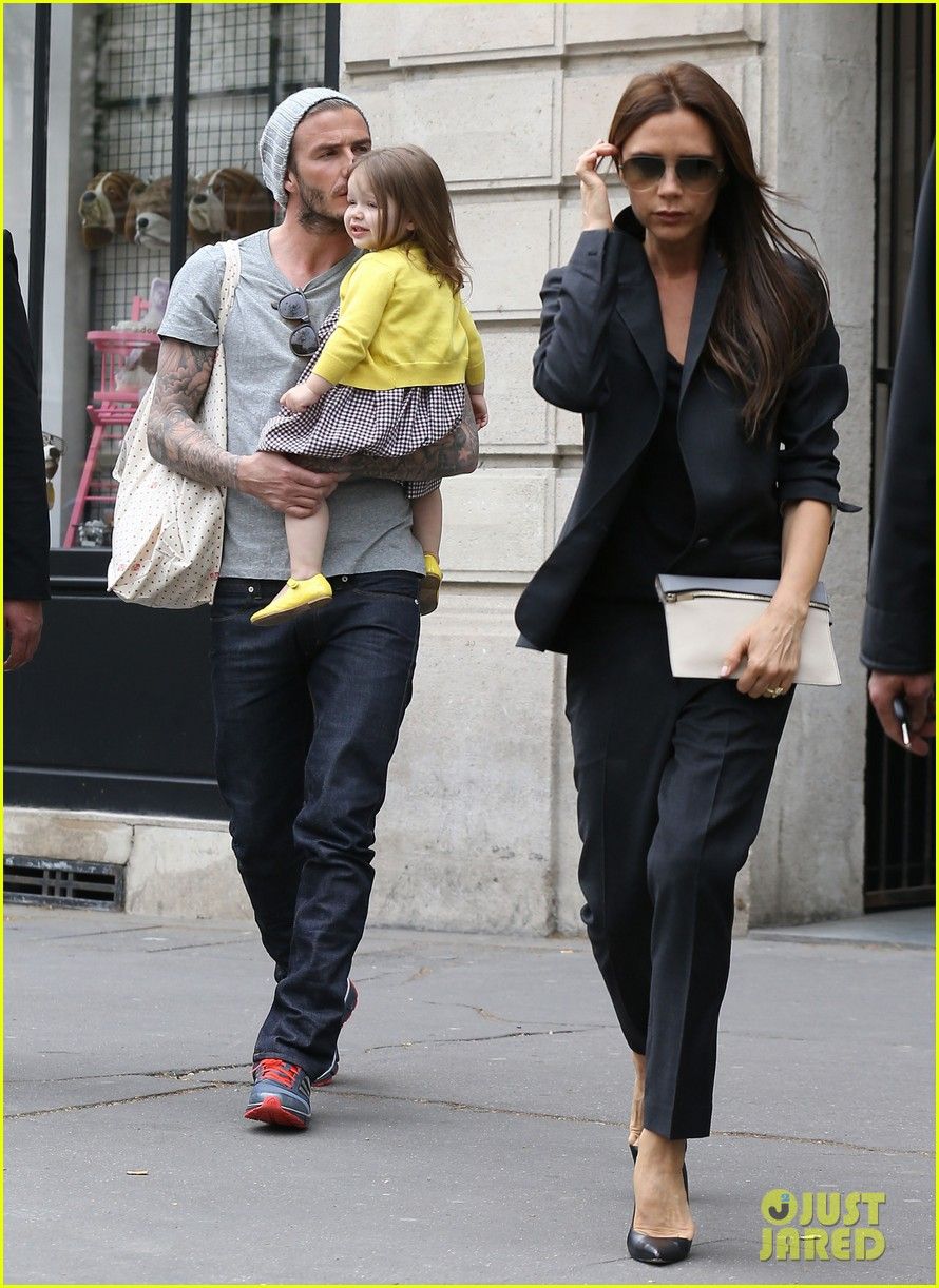 david-victoria-beckham-shopping-fun-with-harper-23 003ae