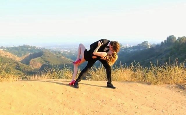 Evan-Peters-Emma-Roberts-Tyler-Shields-Kuss d0cf4