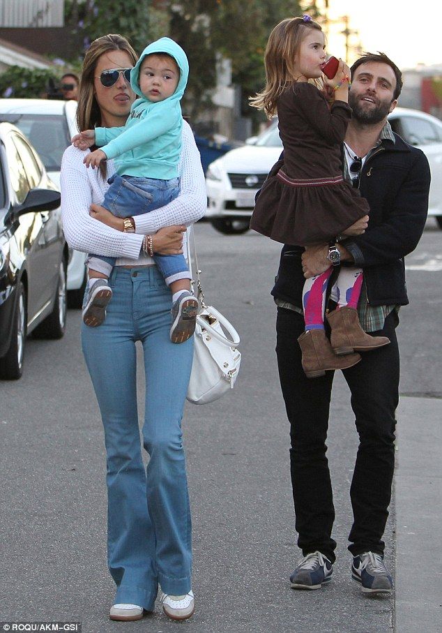 article-2512637-199B632E00000578-895 634x907 e70dd