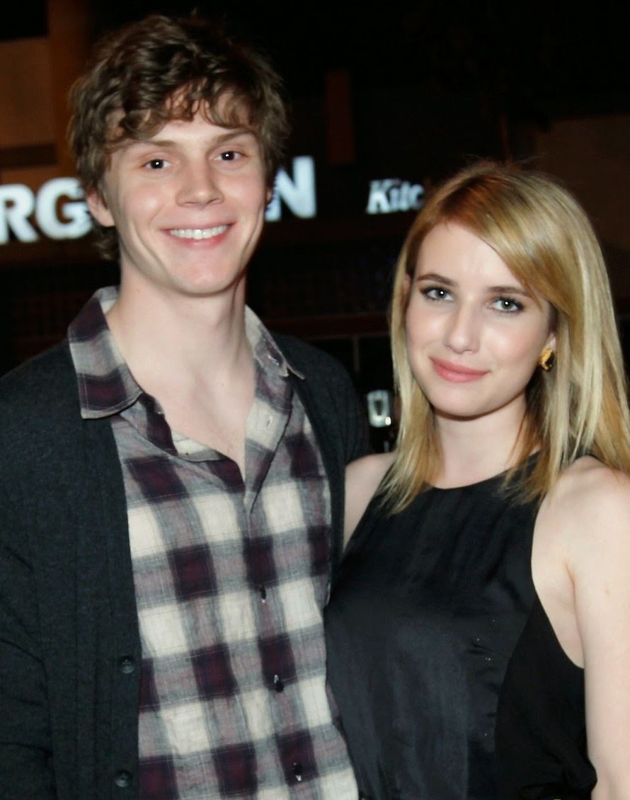 emma-roberts-evan-peters-halloween-costume-shopping-20 c5e07