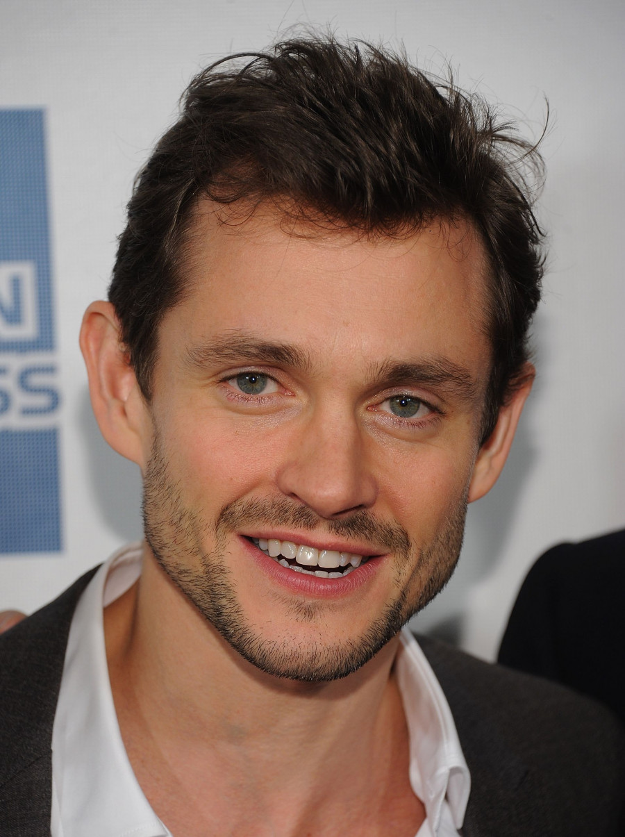 Hugh-Dancy-gave-smile-premiere-Hysteria-2012 4a15f