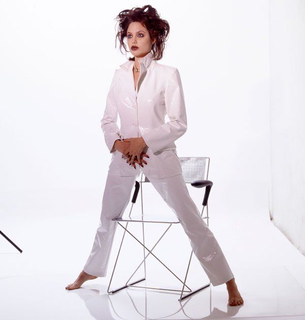 angelina-jolie-teen-modeling-wig-001 cfd36