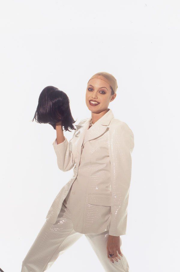 angelina-jolie-teen-modeling-wig-006 7ce9a