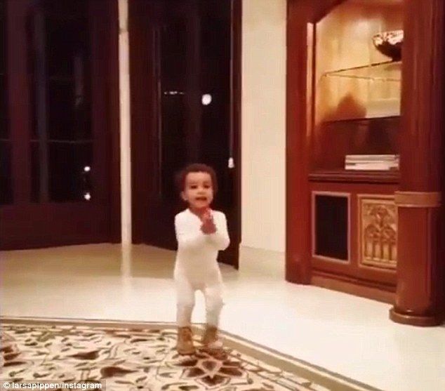 29A575CF00000578-3125149-image-a-76 1434392921537 fa2b5