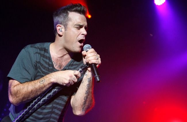 Pictures-Robbie-Williams-Performing-Live-Paris-Watch-Robbie-Gary-Daybreak-Paul-OGrady-Show 284c7
