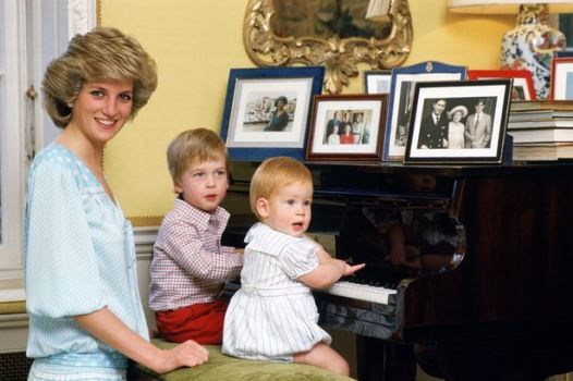 Diana-Princess-of-Wales-with-her-sons bb140