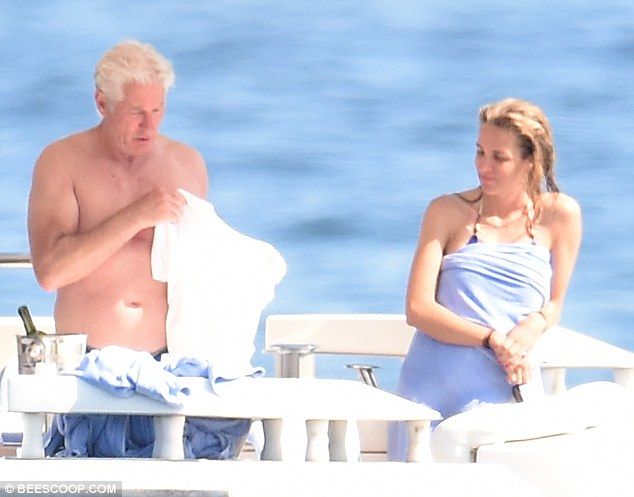 29E2D2BC00000578-3135853-image-m-164 1435055758287 dc330