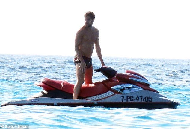 29E6DFC600000578-3136507-image-m-7 1435087851804 c0362