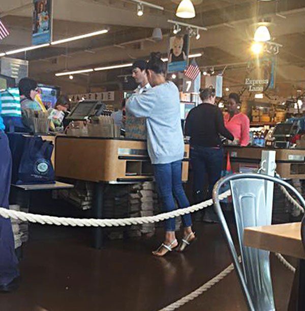 mila-kunis-ashton-kutcher-honeymoon-05 f873b