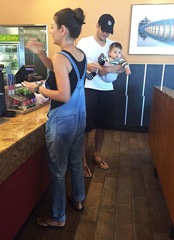mila-kunis-ashton-kutcher-honeymoon-06 32aad