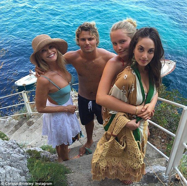 2A93707500000578-3163417-image-a-71 1437033848209 c3273