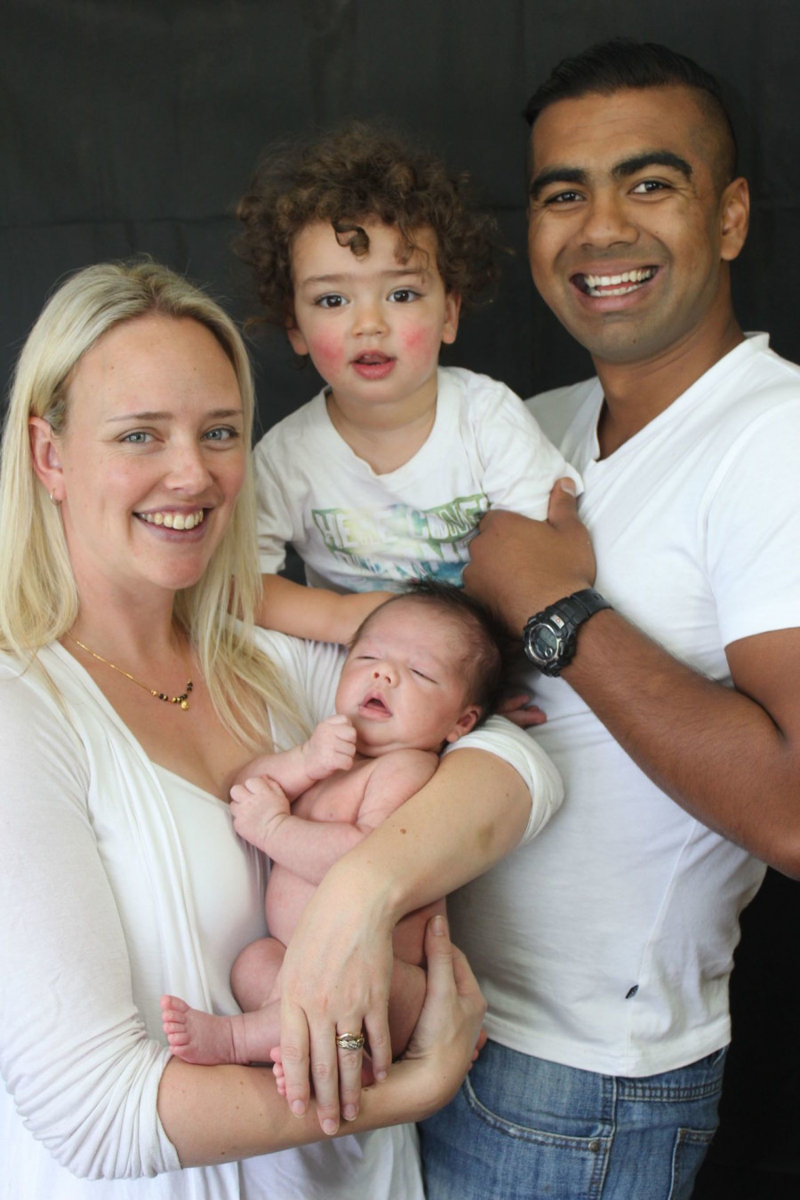 gallery-1437330543-gallery-1437160867-rbk-julie-bhosale-family 60adf