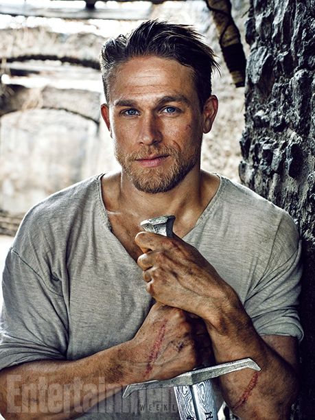 Charlie-Hunnam-King-Arthur-1374-08 3077e