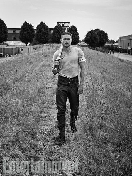 charlie-hunnam-król-artur-6-450x600 e35e0