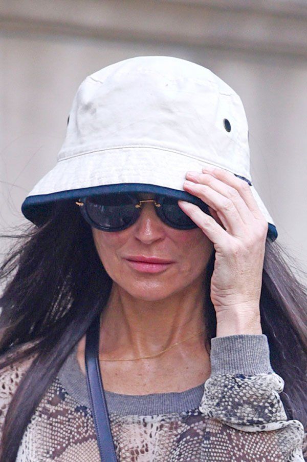 demi-moore-shops-skincare-products-nyc-03 46e33