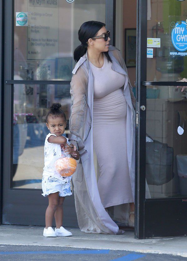 kim-kardashian-shrinking-baby-bump-003 f3885