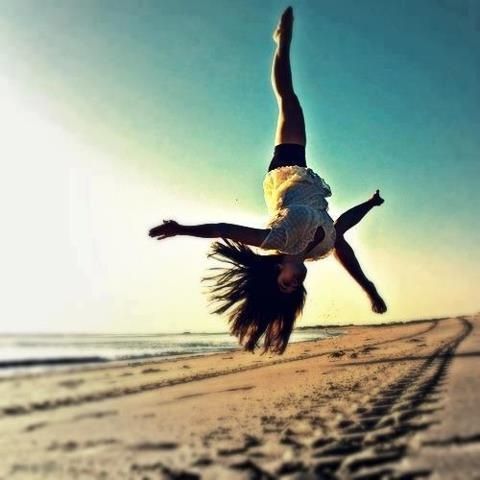 beach-handstand 774f0
