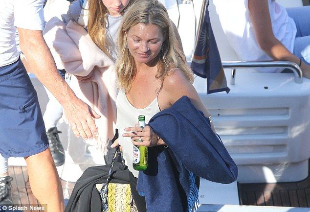 2BB6AFEB00000578-0-image-m-58 1440701393534 614a6