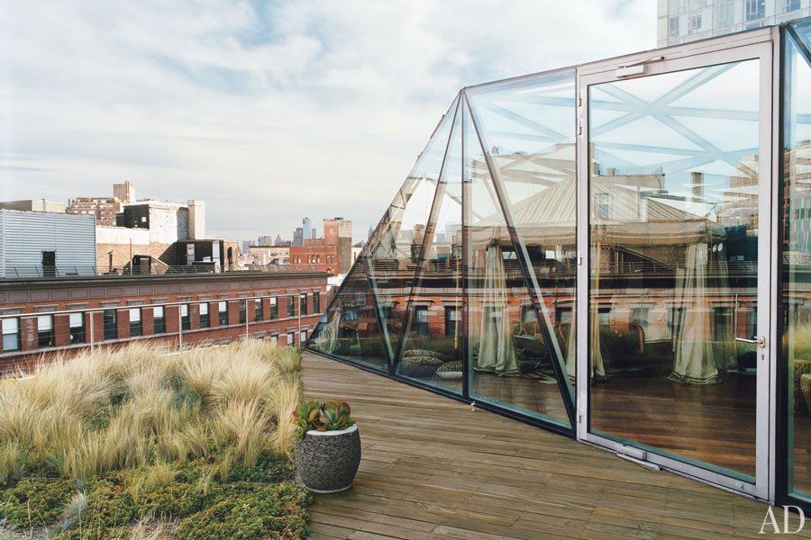 item16.rendition.slideshowHorizontal.diane-von-furstenburg-new-york-apartment-17-suite-facade e9b91