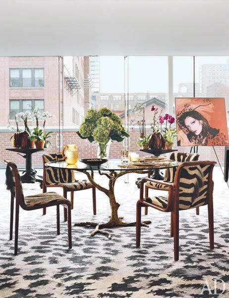 item6.rendition.slideshowVertical.diane-von-furstenburg-new-york-apartment-07-dining-area-warhol 877b4