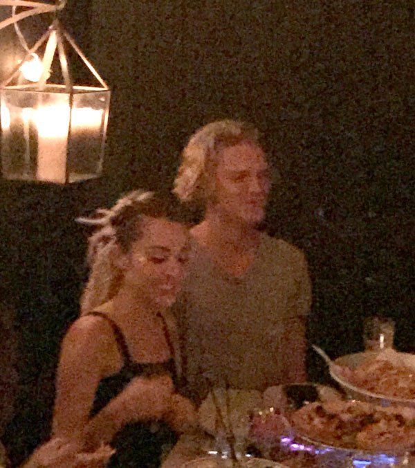 miley-cyrus-romantic-dinner-date-cody-simpson-5 43c6f