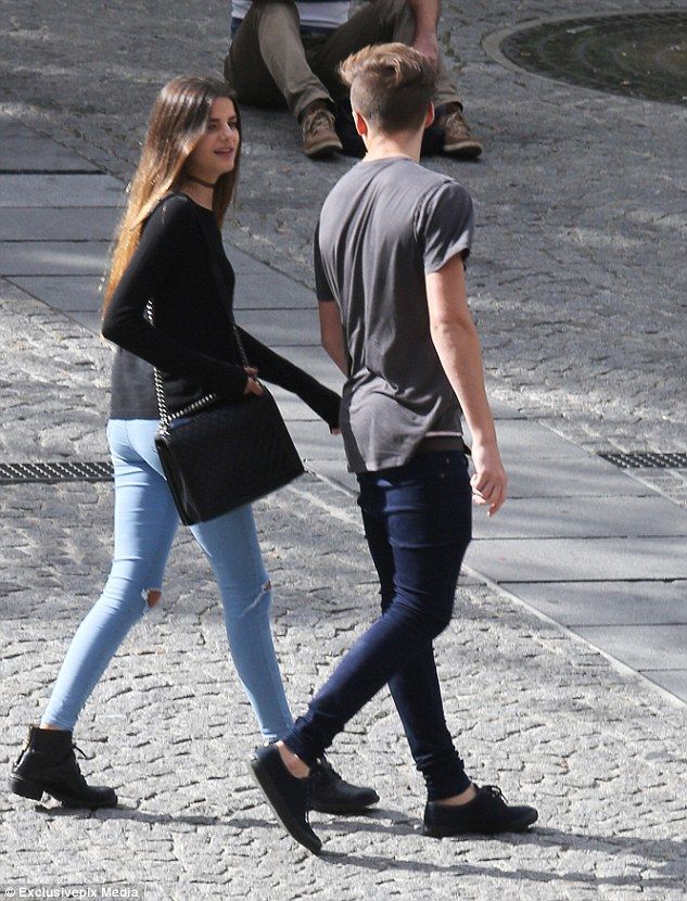 2C0A2DC200000578-3229051- Growing close It has now emerged that the mystery brunette Broo-m-62 1441896529380 784e5