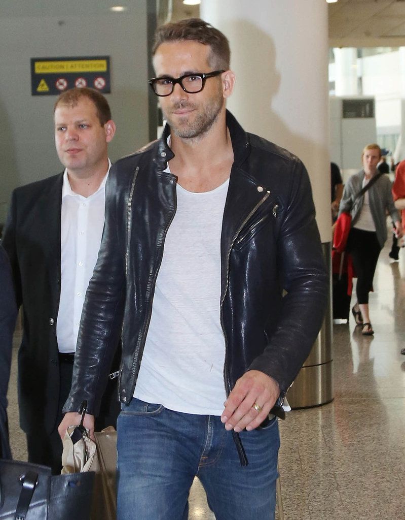 Ryan-Reynolds-Toronto-Airport-September-2015 3c5d9