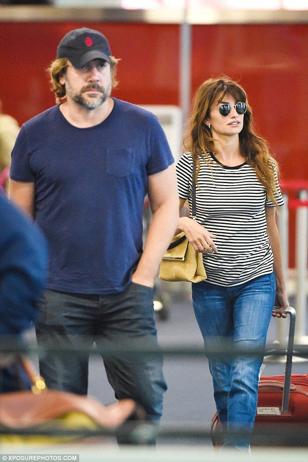 2CA2350900000578-3245422-A family of four Also with them were their two children Luna age-a-6 1442970628644 ca927