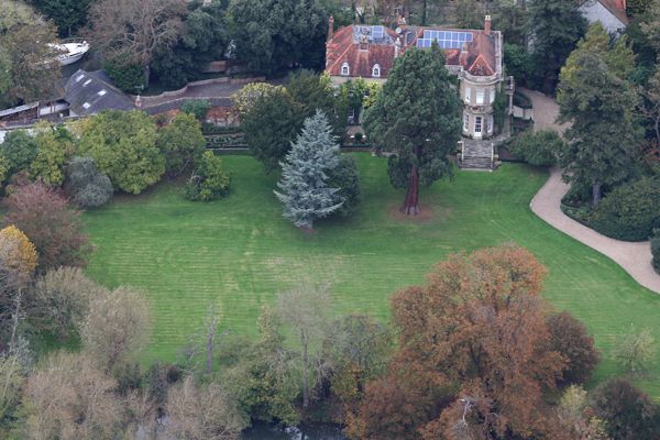 george-clooney-amal-clooney-mansion-construction-neighbors003 ea109