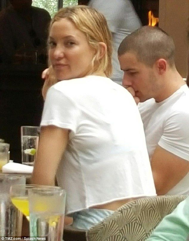 2CDE064900000578-3261215- I keep some things to myself Jonas pictured with Kate Hudson in-m-36 1444092715551 43aff