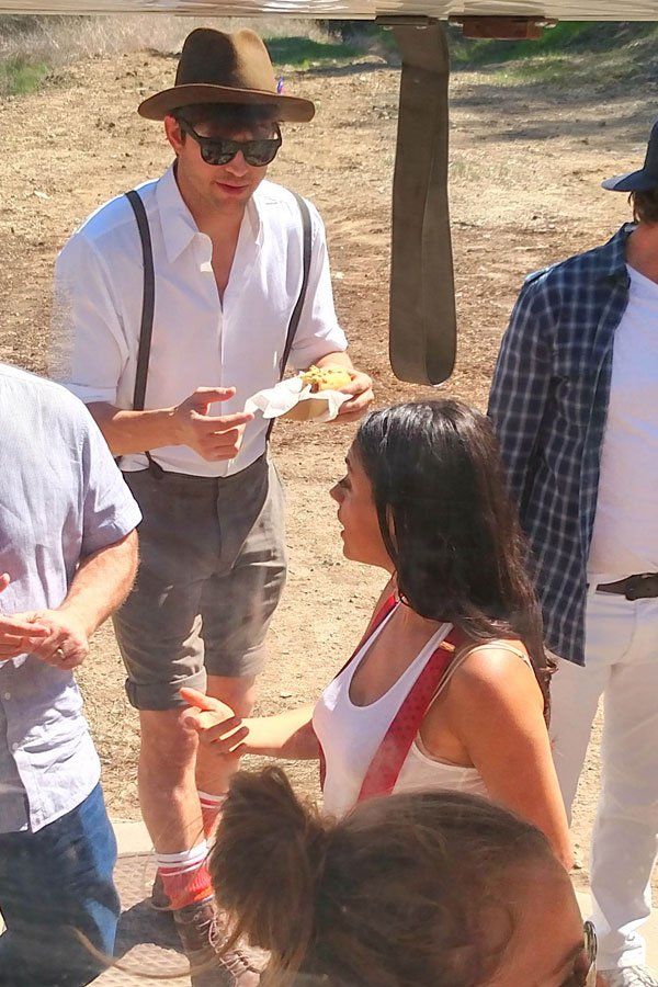 mila-kunis-ashton-kutcher-okoberfest-05 d2c57