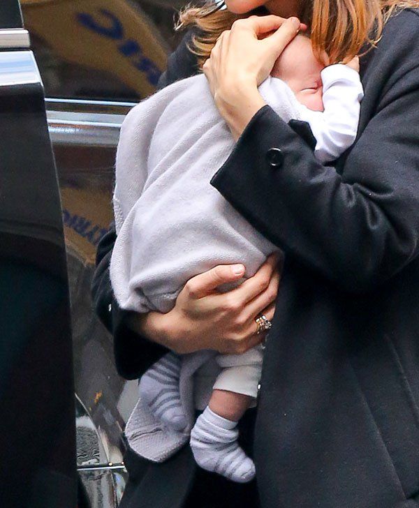 carey-mulligan-new-born-baby-daughter-evelyn-06 4dce0