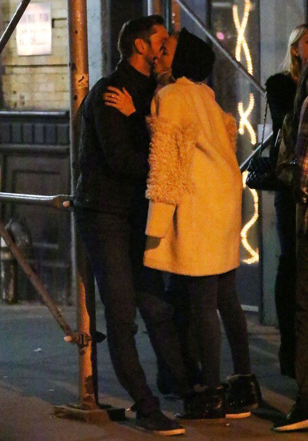 kate-hudson-nick-jonas-mystery-man-date-kiss-07 ee2e0