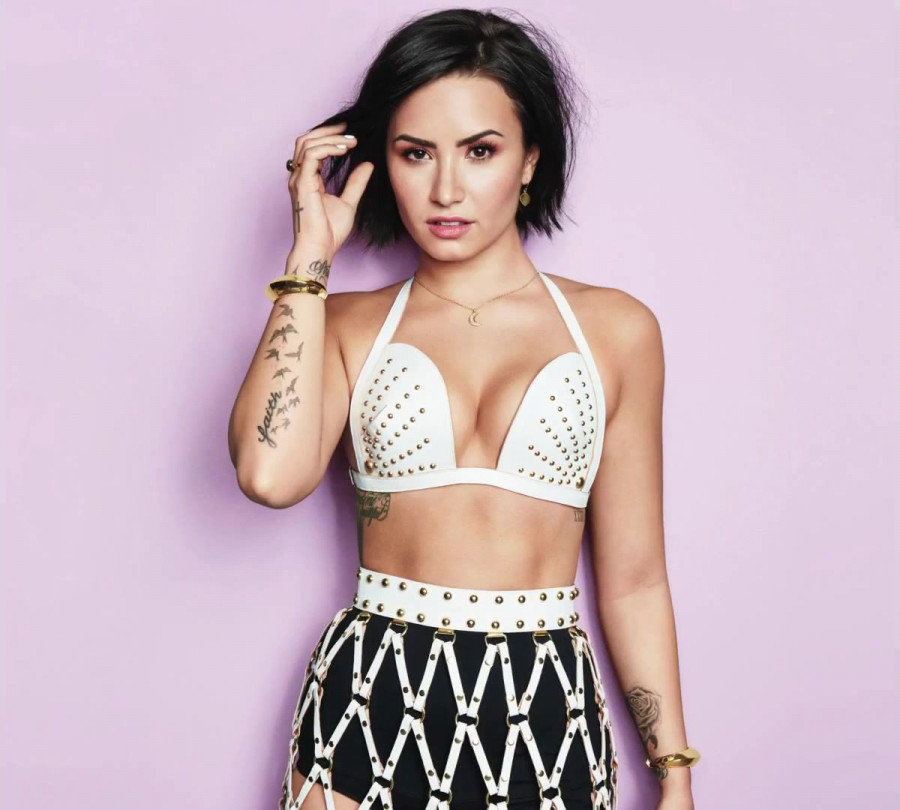 Demi-Lovato -Cosmopolitan-US-2015--03 d6221