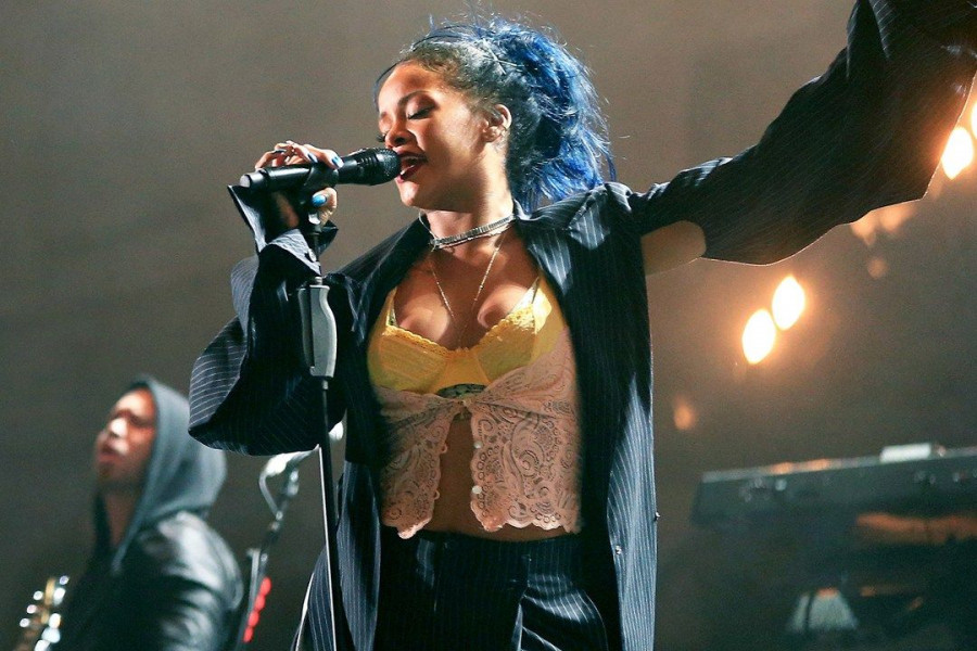 rihanna-glamour-26oct15 getty-bb 1080x720 ff643