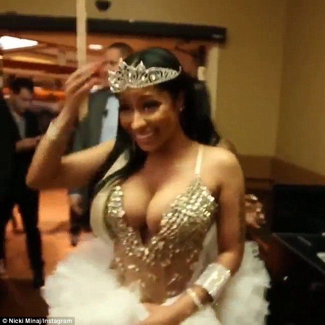 2E03CE0A00000578-3299327-image-a-29 1446405245432 f1619