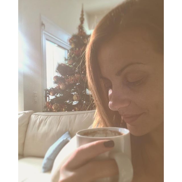 eleni karpontini dentro 0dbcb