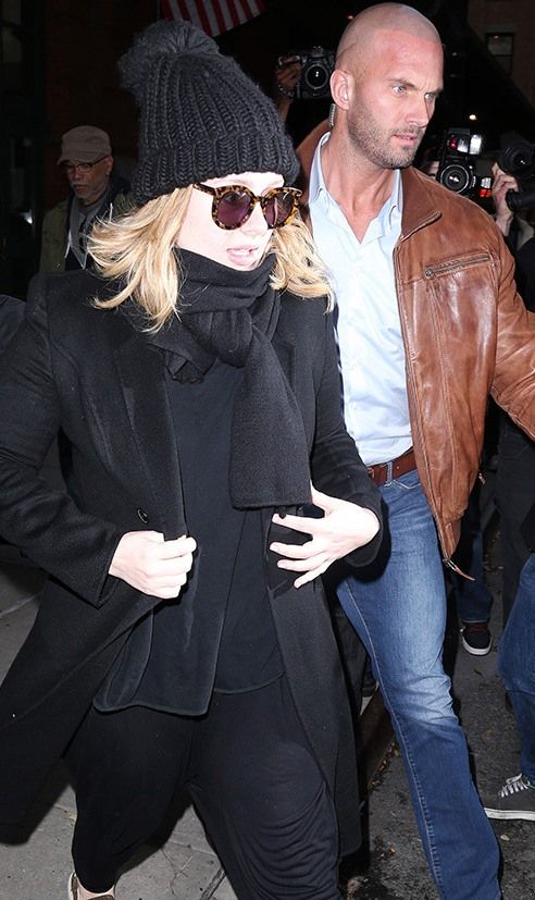 adele hot bodyguard lead 105d7