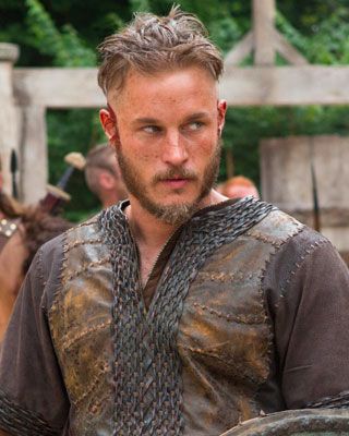 vikings star travis fimmel joins warcraft preview 4d494