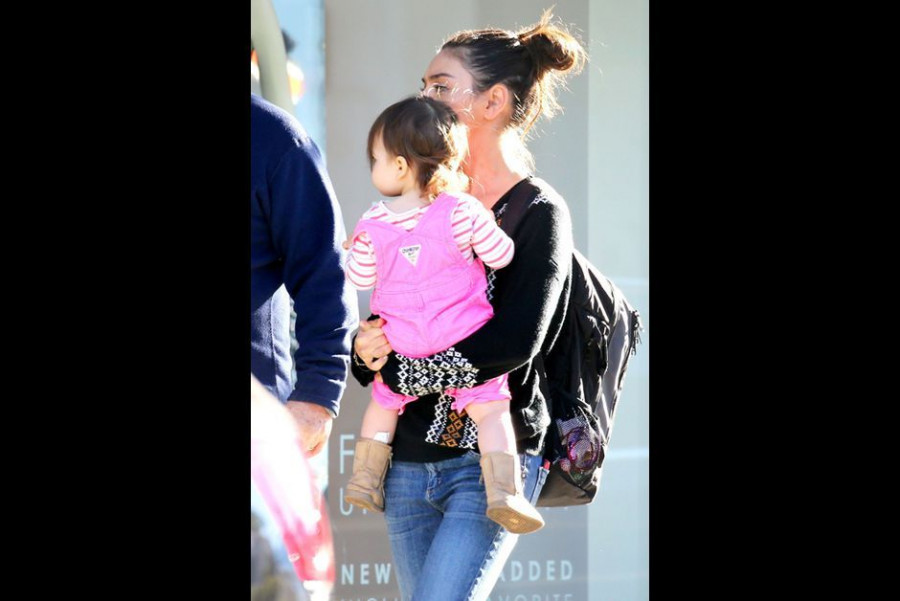 Mila Kunis et sa fille Wyatt a Los Angeles le 12 decembre 2015 2 d648a