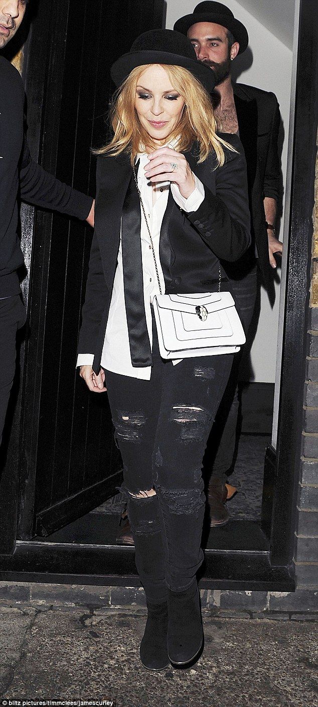 2FEB19D800000578 3390960 She should be so lucky Kylie Minogue 47 has sparked enagagement a 72 1452285249257 1 4e83e