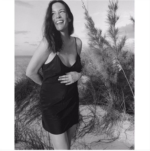 2FEDB8EE00000578 3391081 image a 146 1452289772625 1b9f9 ac1d2